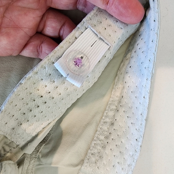 L.L. Bean Nylon Khaki Shorts Woman's 10 Zipper Cargo Pocket Stretch Waist EUC - Picture 7 of 11